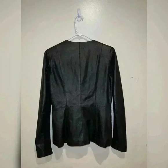 VEDA
Women's Max Classic Smooth Jacket Black Plain Pattern - Picture 8 of 14